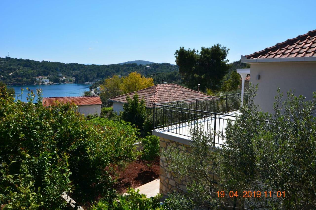 Sealodge - Luxe Villa, Private Pool, Mooring, Parking, Sea & Mountain View, At 150 M From Idyllic Private Beach Rogač 외부 사진
