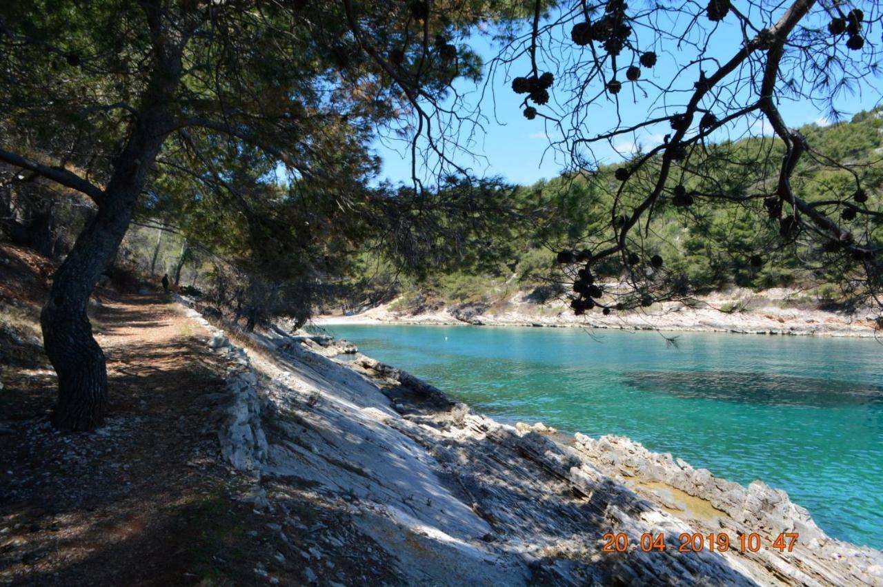 Sealodge - Luxe Villa, Private Pool, Mooring, Parking, Sea & Mountain View, At 150 M From Idyllic Private Beach Rogač 외부 사진