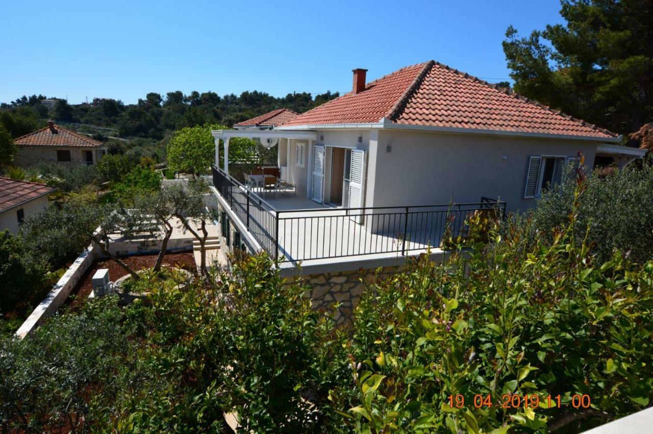 Sealodge - Luxe Villa, Private Pool, Mooring, Parking, Sea & Mountain View, At 150 M From Idyllic Private Beach Rogač 외부 사진