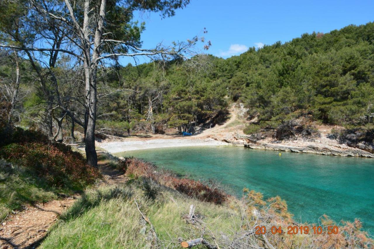Sealodge - Luxe Villa, Private Pool, Mooring, Parking, Sea & Mountain View, At 150 M From Idyllic Private Beach Rogač 외부 사진