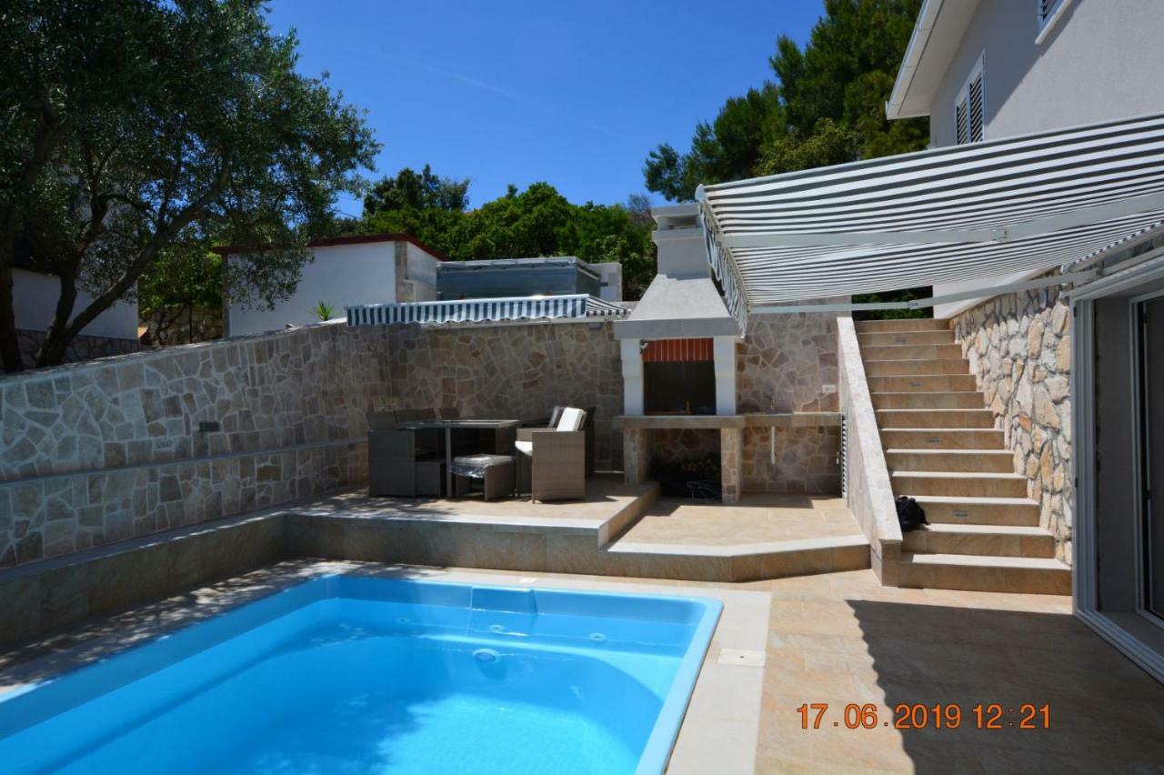 Sealodge - Luxe Villa, Private Pool, Mooring, Parking, Sea & Mountain View, At 150 M From Idyllic Private Beach Rogač 외부 사진