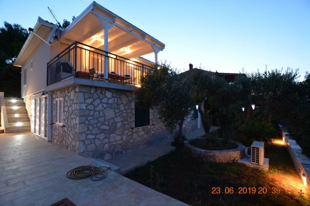 Sealodge - Luxe Villa, Private Pool, Mooring, Parking, Sea & Mountain View, At 150 M From Idyllic Private Beach Rogač 외부 사진